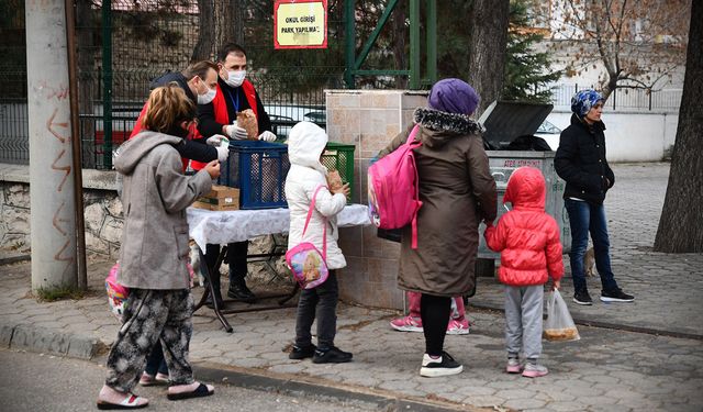 Çocukların beslenmesi Tepebaşı’ndan