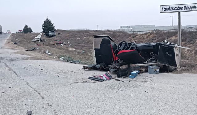 Araç ikiye bölündü sürücü hafif yaralandı