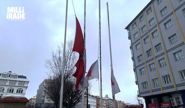 7 günlük milli yasın ardından Eskişehir’de bayraklar yarıya indi