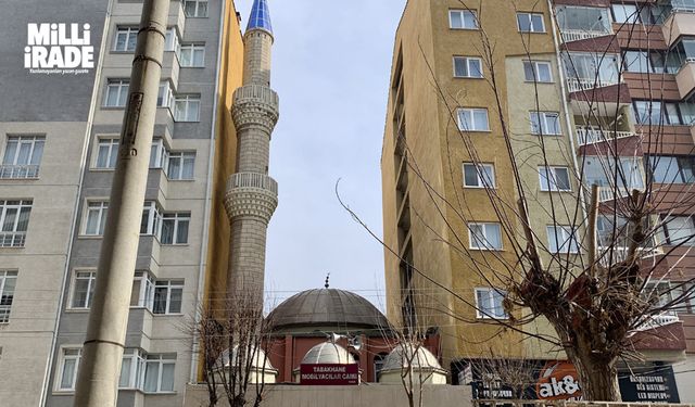 Tabakhane Camii’nin ilginç görüntüsü dikkat çekiyor.