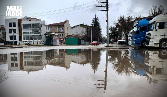 Eskişehir’de ara sokaklar göle döndü