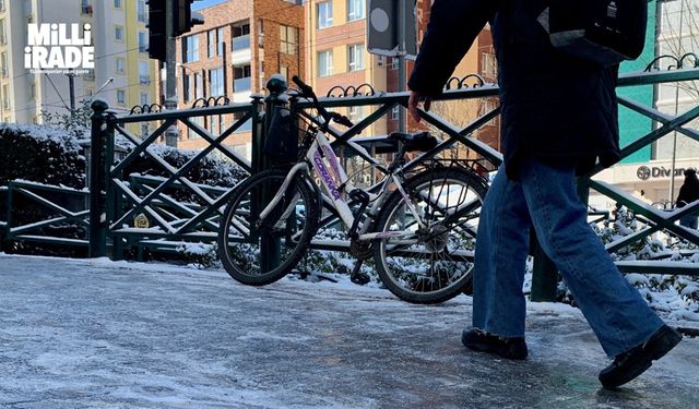 Eskişehir’de cadde ve sokaklar adeta buz pistine döndü