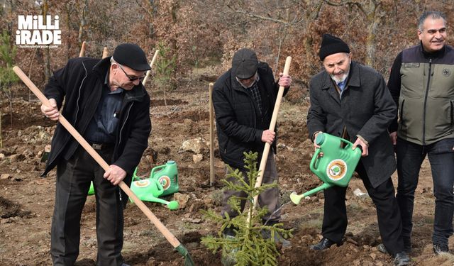 Üç emekli vatandaştan örnek davranış