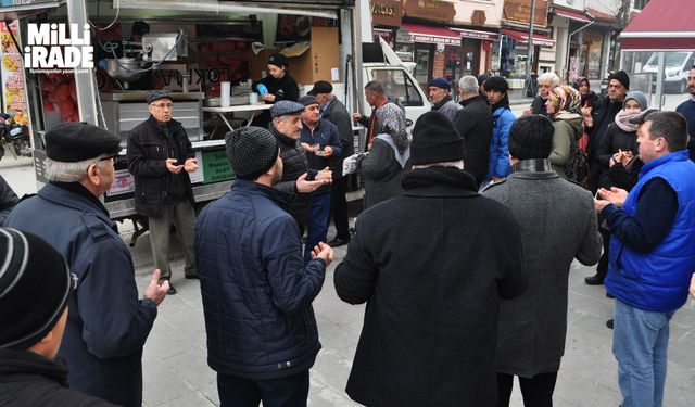 Odunpazarı esnafı depremde ölenlerin hayrına lokma döktürdü