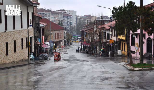 Yağmur Odunpazarı'nda adeta sele dönüştü