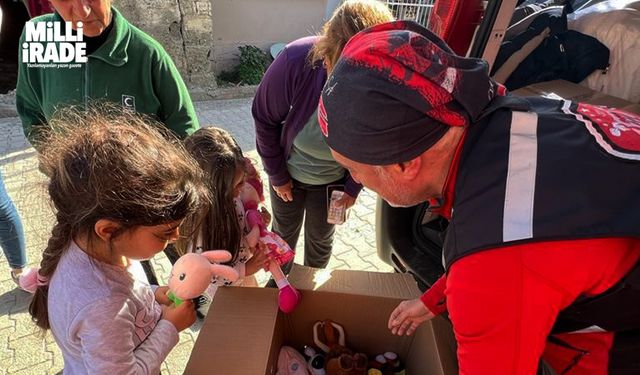 Motor derneği üyeleri deprem bölgesine yardım götürdü