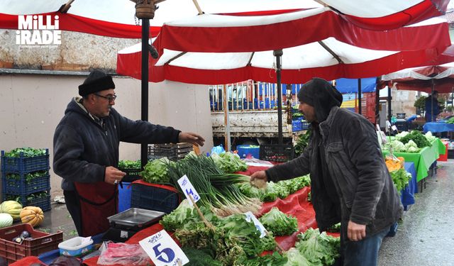 Yağışlar işlerini zorlaştırsa da yüzlerini güldürdü