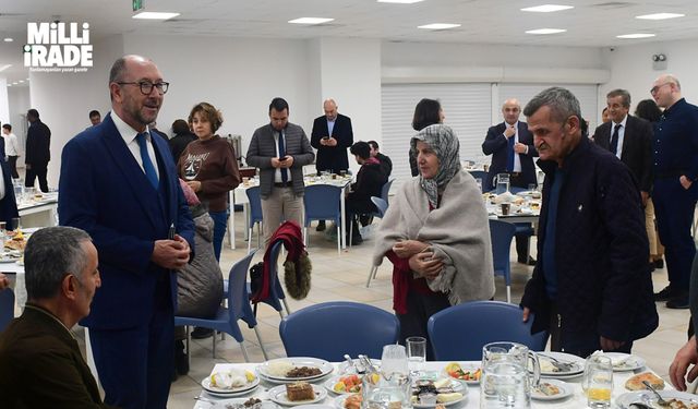 Rektör Erdal iftarda depremzede aileler ile bir araya geldi