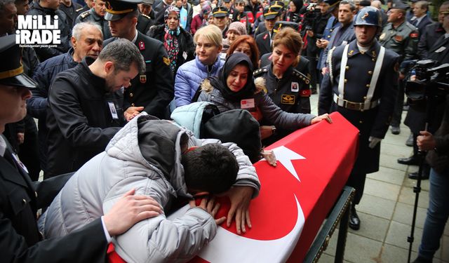 Şehit Albay gözyaşlarıyla son yolculuğuna uğurlandı (VİDEO HABER)