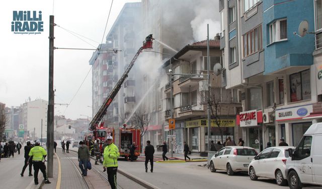 2 katlı binada çıkan yangın panik yarattı