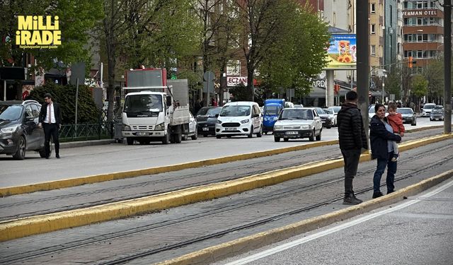 Çevre halkı ve esnaf tramvay yolu için önlem istiyor (VİDEO HABER)