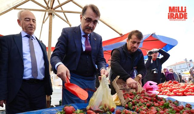 Bakan Dönmez pazarcı önlüğünü giydi, tezgâhın başına geçti