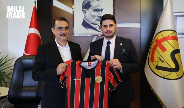 Bakan Dönmez Eskişehirspor’u ziyaret etti