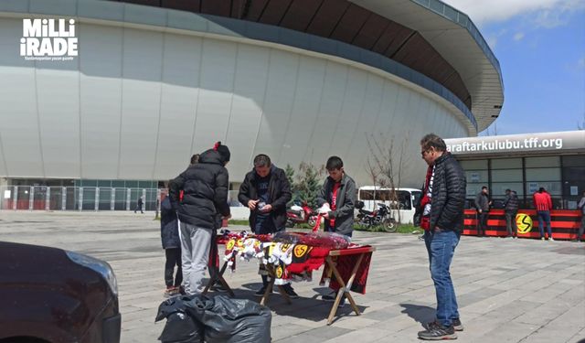 Maç günü forma ve atkılara talep yoğun var