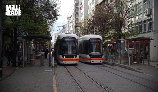 Tramvay seferleri durdu, bayram ziyaretleri yarıda kaldı