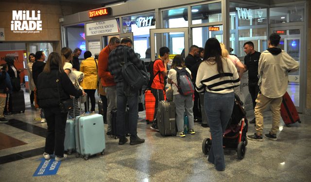 Eskişehir Tren Garı’nda bayram tatili hareketliliği