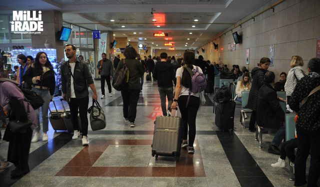 Tren istasyonunda bayram yoğunluğu başladı (VİDEO HABER)