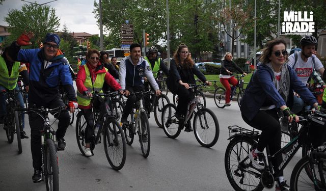 19 Mayıs'ı pedal çevirerek kutladılar