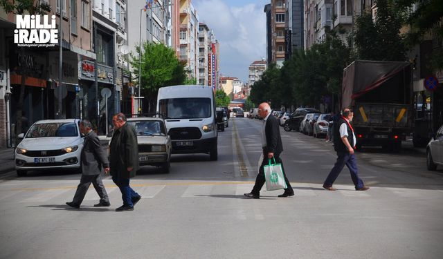 Seçim kutlamalarının yapıldığı caddeler normale döndü