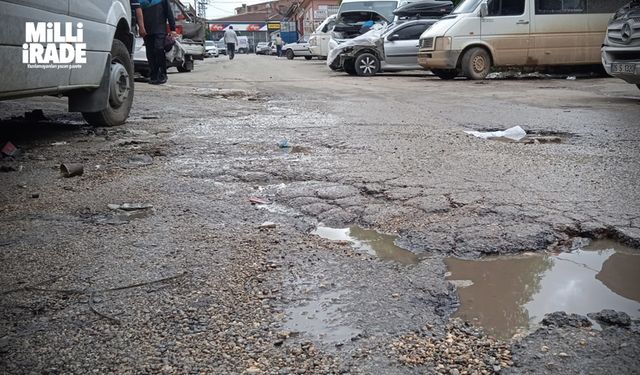 Sanayi esnafı bozuk yollara kalıcı çözüm istiyor