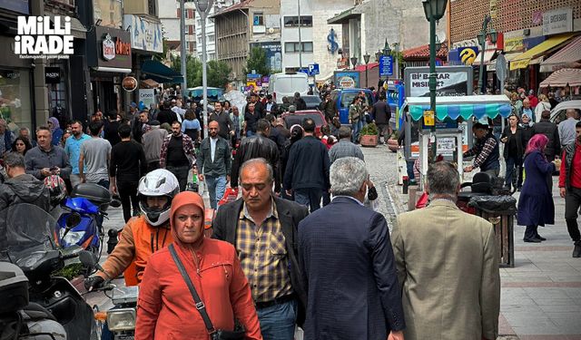 Sağanak yağış sonrası güneş açınca kent merkezi doldu taştı