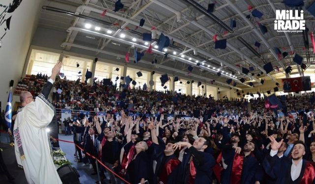 Mezuniyet coşkusu tüm hızıyla sürüyor