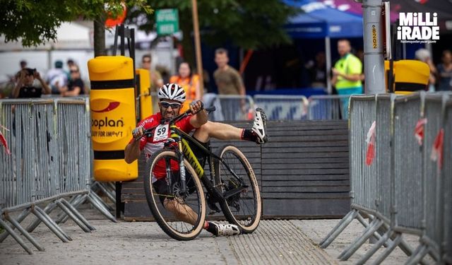 Eskişehirli sporcu kırık bisikletine rağmen yarışı bitirdi