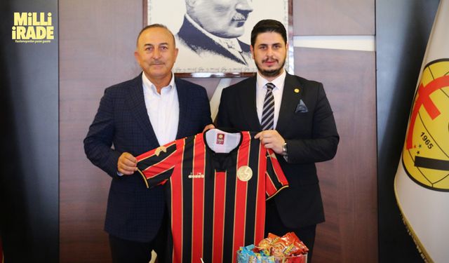 Mevlüt Çavuşoğlu’ndan, Eskişehirspor’a ziyaret