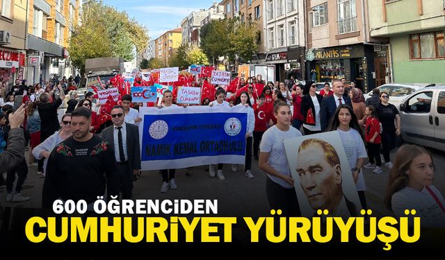 600 öğrenciden ‘Cumhuriyet yürüyüşü’