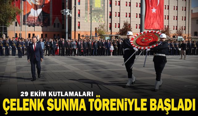 29 Ekim kutlamaları çelenk sunma töreniyle başladı