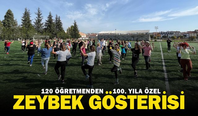 Öğretmenlerden 100’üncü yıla özel zeybek gösterisi (VİDEO HABER)