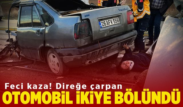 Feci kaza! Direğe çarpan araç ikiye bölündü (VİDEO HABER)