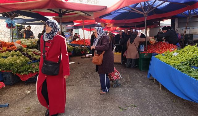 Pazarcı esnafının yüzü gülmeye başladı