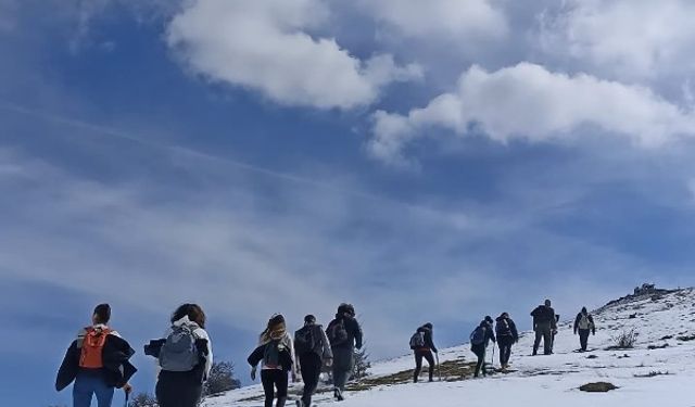 Eskişehir'de karlar altında doğa yürüyüşü