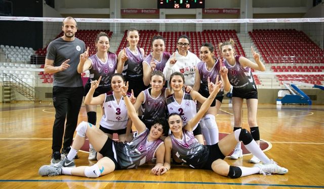 ESTÜ voleybol takımlarından büyük başarı