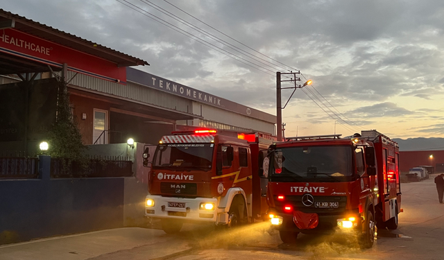 İş yerinde çıkan yangına itfaiye müdahalesi