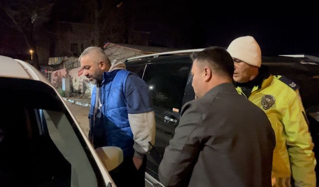 Polisi görünce geri vites yapan sürücü alkollü çıktı