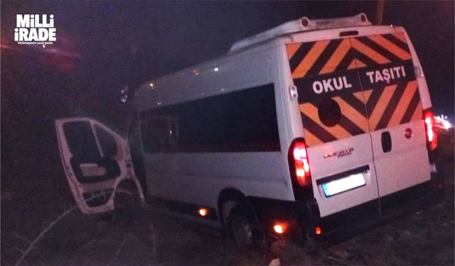 Eskişehir'de okul servisi tarlaya uçtu