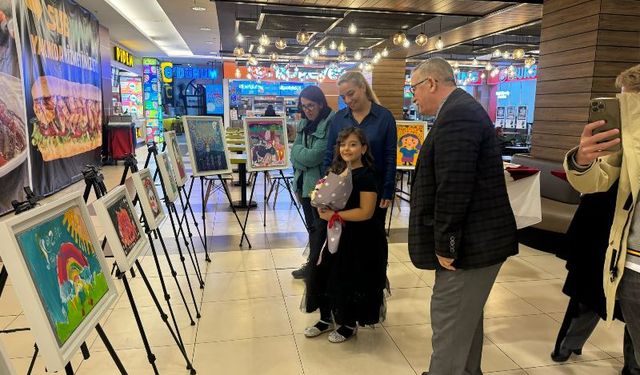 8 yaşındaki Ada Nur resim sergisi açtı