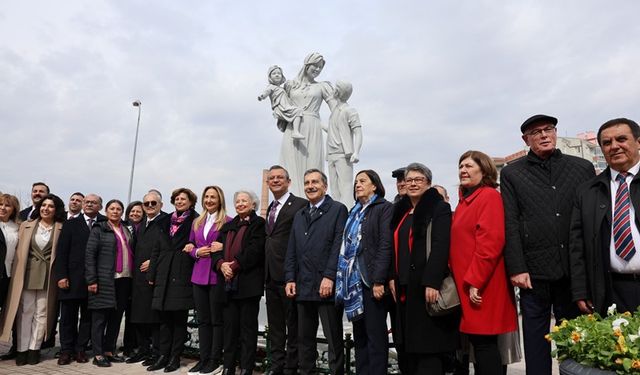 Özel Annelerimize ve Kadınlarımıza Saygı ve Şükran Anıtı'nı açtı