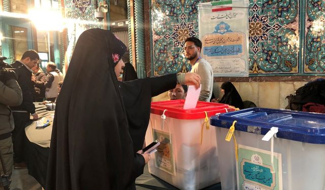 İran’da oy verme işlemi uzatıldı