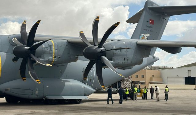 Gazzelilere yardım taşıyan TSK’ya ait uçak Ürdün’e ulaştı