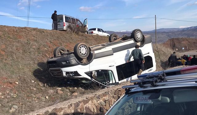 Öğrenci servisi devrildi: 11 yaralı