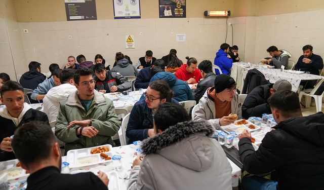 Öğrencilere yemek desteği Ramazan’da da sürüyor