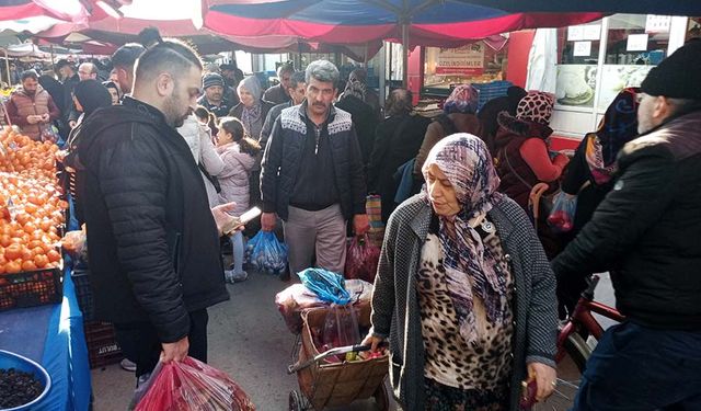 Semt pazarlarında Ramazan yoğunluğu yaşanıyor