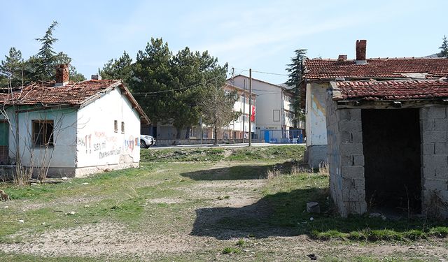 "Belediye kendi binalarına sahip çıkmıyor"