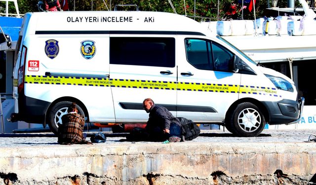 Acılı baba oğlunun cenazesine sarılıp ağladı