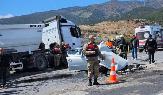 Feci kaza: 2 ölü, 2 yaralı