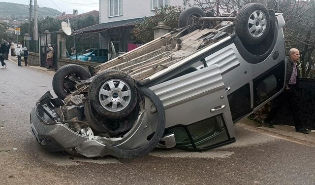 Okuldan torununu aldı, dönüş yolunda takla attı