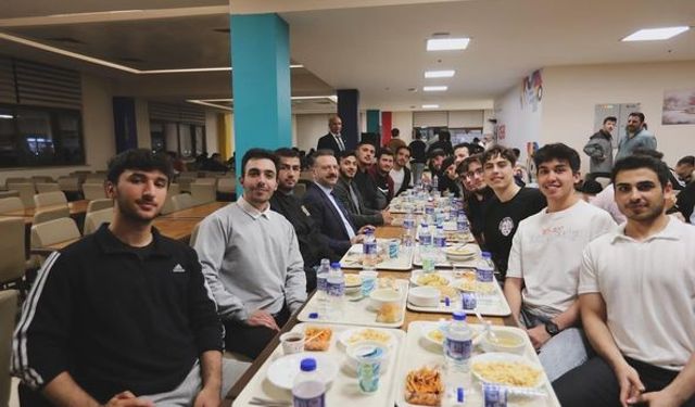 Vali Aksoy iftar yemeğinde öğrencilerle buluştu